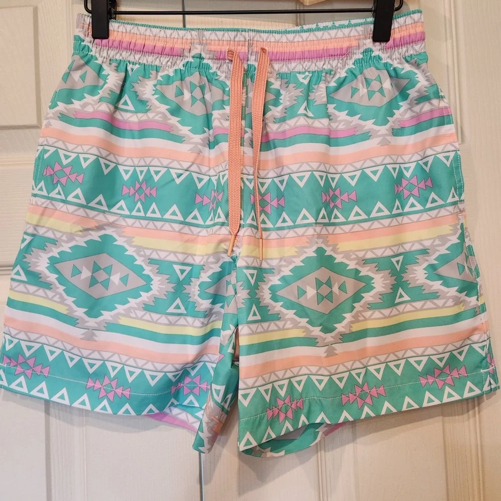 NWOT CHUBBIES Men’s‎ Size Small 5’5”Aztec Tribal Pastel Print Swim Shorts